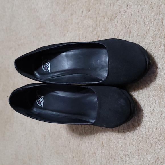 Women Heels 9 - Picture 1 of 4